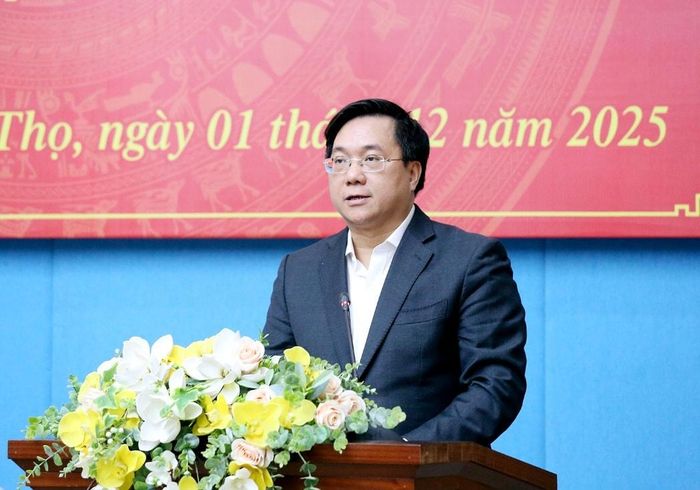 Chủ tịch UBND tỉnh Phú Thọ Trần Duy Đông phát biểu tại hội nghị.