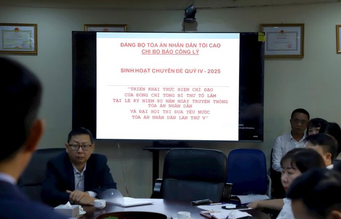 Buổi sinh hoạt với chuyên đề: "Triển khai chỉ đạo của đồng chí Tổng Bí thư Tô Lâm tại Lễ kỷ niệm 80 năm Ngày truyền thống và Đại hội Thi đua yêu nước Tòa án nhân dân lần thứ V" tại Chi bộ Báo Công lý.