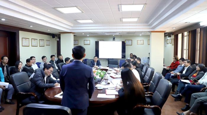 Quảng cảnh buổi sinh hoạt chuyên đề tại Chi bộ Báo Công lý.