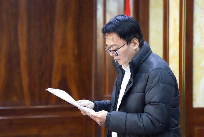 Đảng viên Nguyễn Trung Kiên, Trưởng Phòng Thư ký biên tập trình bày tham luận.