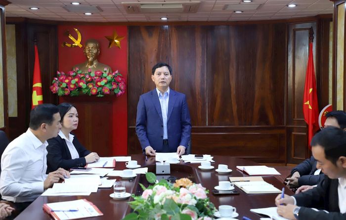 Đồng chí Trần Đức Vinh, Ủy viên BCH Đảng bộ TANDTC, Bí thư Chi bộ, Tổng Biên tập Báo Công lý dự buổi sinh hoạt chuyên đề.