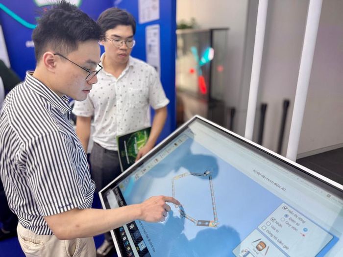  Không gian triển lãm tại gian hàng của Tập đoàn Công nghệ Thành Nam. Ảnh: T.L. 