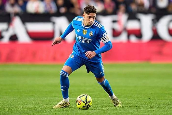 Man Utd nghiêm túc với Valverde.