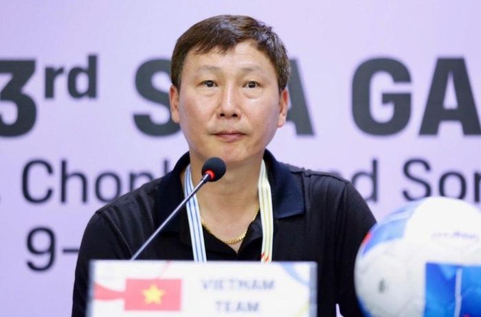HLV Kim Sang Sik lập kỷ lục hiếm khiến cả Đông Nam Á ngả mũ