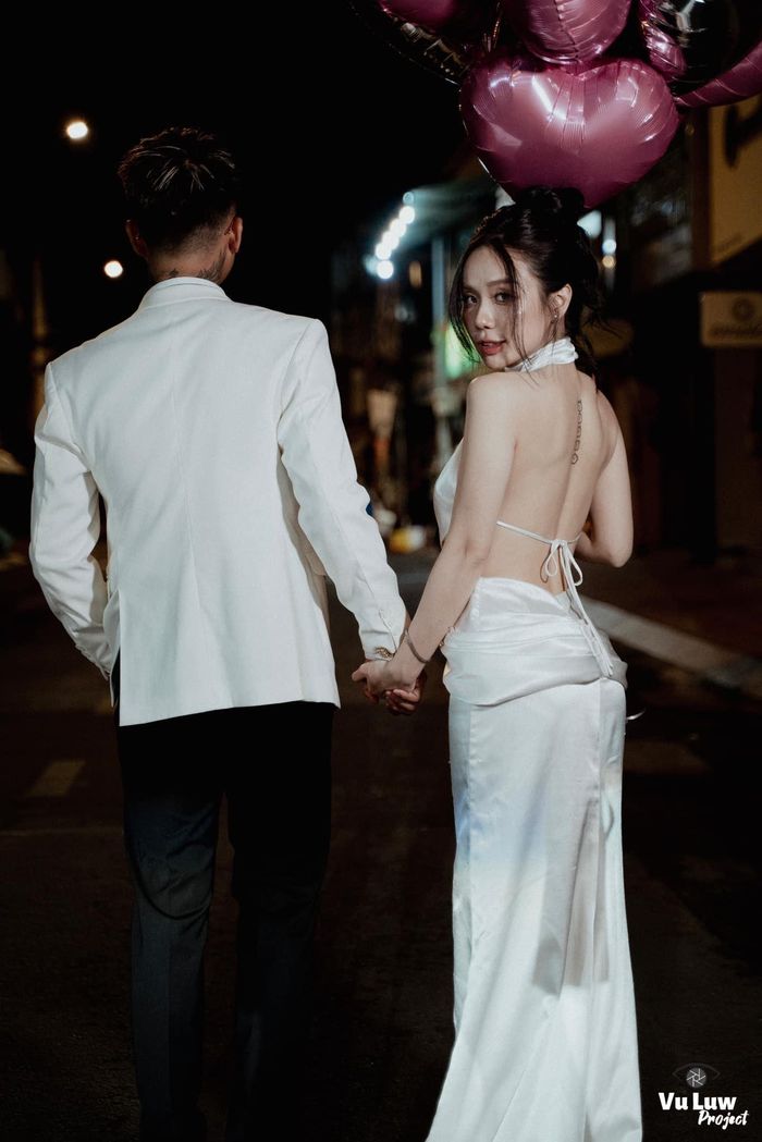 Trải qua khoảng 5 năm yêu – hợp – tan rồi lại hợp, Đạt G đưa ra quyết định quan trọng: cầu hôn Cindy Lư. Khoảnh khắc đó được giới nghệ sĩ và bạn bè chia sẻ với nhiều lời chúc mừng, bởi ai cũng hiểu rằng sau bao sóng gió, Cindy xứng đáng với hạnh phúc trọn vẹn.