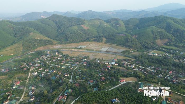Toàn cảnh một khu vực tái định cư tại xã Sơn Lâm nhìn từ trên cao. Ảnh: Tiến Đông