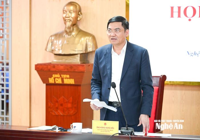 Đồng chí Hoàng Nghĩa Hiếu - Phó Bí thư Thường trực Tỉnh ủy, Chủ tịch HĐND tỉnh phát biểu kết luận phiên thẩm tra. Ảnh: Thành Cường