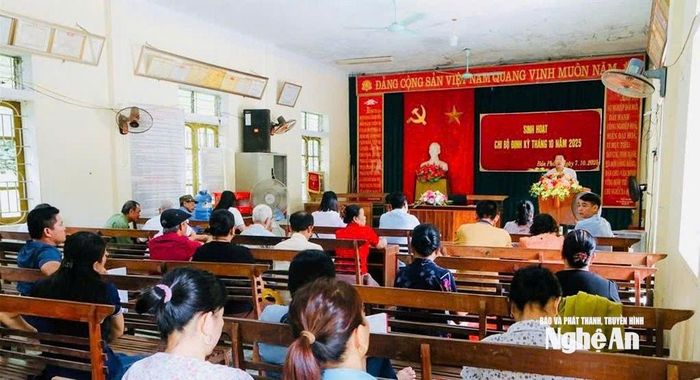 Sinh hoạt chi bộ ở các thôn, bản trên địa bàn xã Tương Dương đã có nhiều đổi mới. Ảnh: Đ.T