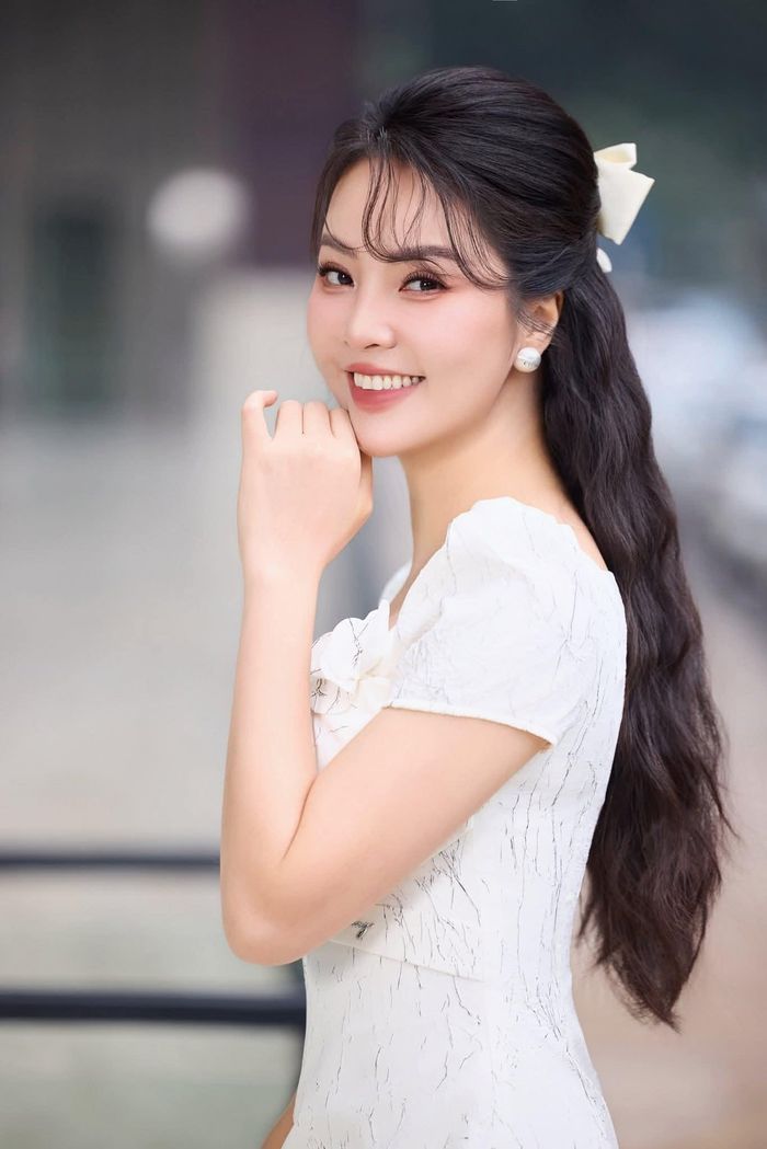 Á hậu Thụy Vân giấu kín chuyện mang thai, âm thầm sinh con thứ 2 khiến dân tình bất ngờ.