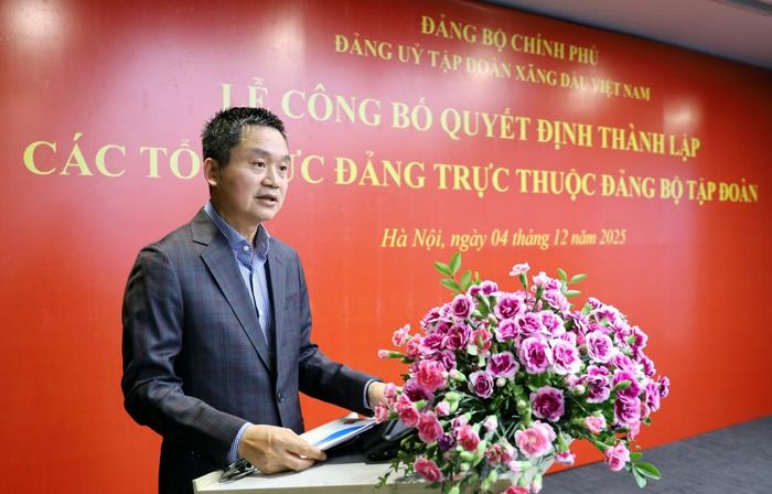 Ủy viên BCH Đảng bộ Chính phủ - Bí thư Đảng ủy - Chủ tịch HĐQT Petrolimex Phạm Văn Thanh phát biểu chỉ đạo tại Lễ công bố
