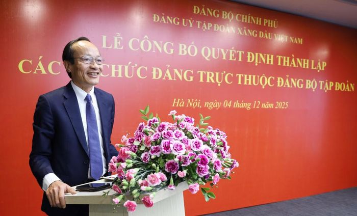Bí thư Đảng ủy PETAJICO Hà Nội Bùi Văn Thành Đại diện lãnh đạo Ban thường vụ các cấp ủy phát biểu nhận nhiệm vụ