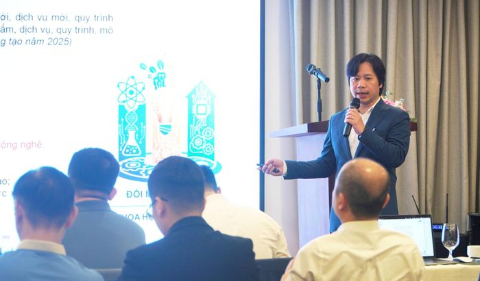 Ông Nguyễn Trường Phi, Trưởng phòng Quản lý hệ thống đổi mới sáng tạo, Cục Đổi mới sáng tạo, chia sẻ chính sách thúc đẩy đổi mới sáng tạo và hình thành trung tâm đổi mới sáng tạo. Ảnh: PHAN VINH