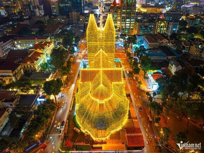 Hệ thống đèn LED dày đặc tạo nên hiệu ứng thị giác ấn tượng.