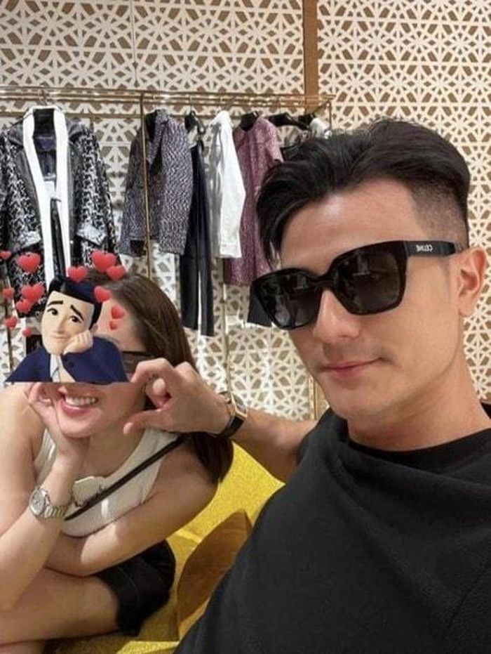 Trước khi nên duyên vợ chồng, cả hai đã có thời gian dài hẹn hò kín tiếng