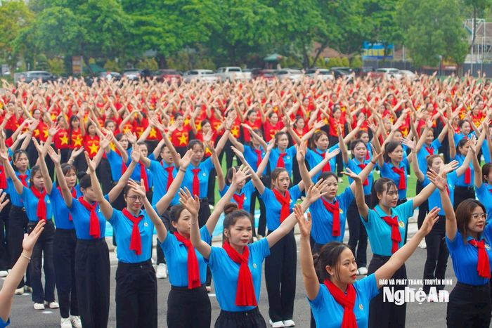 Từ sự chăm lo, bảo vệ thiết thực, Công đoàn Nghệ An đã thu hút, tập hợp đông đảo lực lượng công nhân lao động. Ảnh: Diệp Thanh