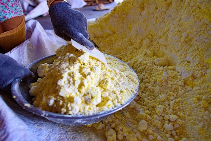 Đặc biệt, bún, mì khô ở đây được làm từ các nguyên liệu tự nhiên. Trong đó kinh nghiệm trong khâu ủ gạo quyết định đến chất lượng thành phẩm.