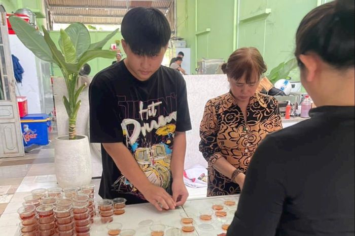 Bếp ăn tự phát của người dân Hàm Thuận