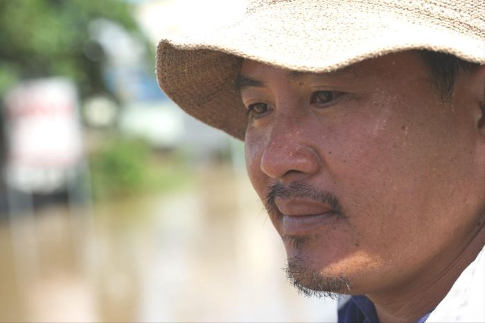 Anh Ngọc Hải hạnh phúc khi được giúp đỡ bà con vùng lũ