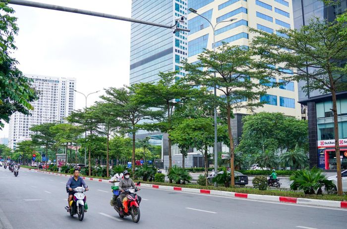 Tại nút giao thông thí điểm trên đường Phạm Văn Bạch (phường Cầu Giấy) có tất cả 12 camera giám sát giao thông. Ảnh: TL.