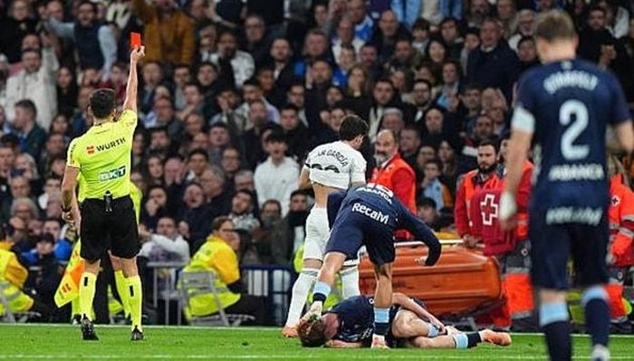 Real Madrid bị đuổi 2 người ở trận đấu với Celta Vigo.