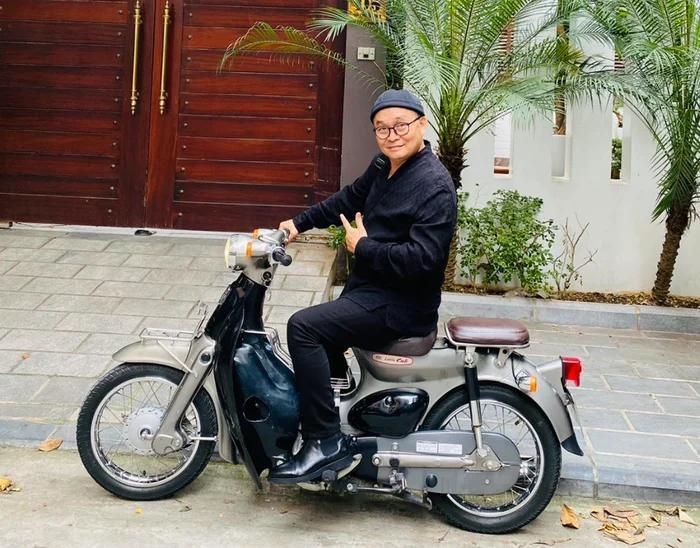 Chiếc xe Cub 50cc 81 đồng hành cùng nghệ sĩ Xuân Hinh.