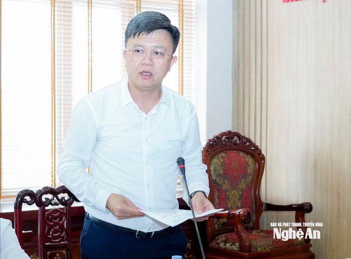 Phó Trưởng ban Thường trực Ban Nội chính Tỉnh ủy Võ Minh Thế trình bày báo cáo kiểm điểm, tự đánh giá, xếp loại tập thể, lãnh đạo quản lý năm 2025. Ảnh: Phạm Bằng