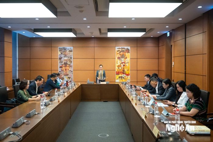 Quang cảnh thảo luận tại Tổ 7. Ảnh: Phạm Thắng
