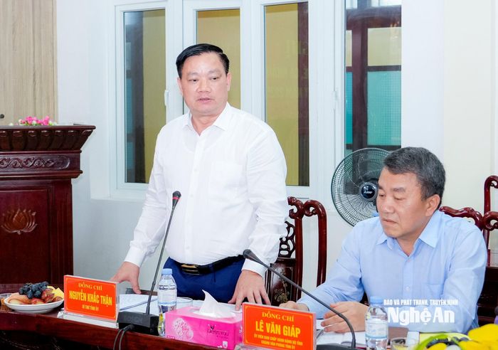 Bí thư Tỉnh ủy Nguyễn Khắc Thận phát biểu chỉ đạo. Ảnh: Phạm Bằng
