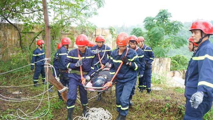 Kết quả diễn tập sẽ giúp cán bộ chiến sĩ đánh giá, rút kinh nghiệm để có thể tăng cường năng lực ứng phó khi có sự cố tai nạn cần cứu hộ, cứu nạn. Ảnh: Đ.KHÔI