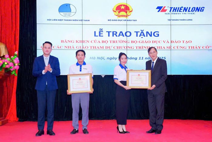 Thầy Hanh nhận Bằng khen của Bộ trưởng Bộ Giáo dục và Đào tạo, Bằng khen của Ủy ban Trung ương Hội Liên hiệp Thanh niên Việt Nam đã có nhiều đóng góp trong công tác giáo dục bồi dưỡng thế hệ trẻ, tham dự Chương trình “Chia sẻ cùng thầy cô” năm 2025.