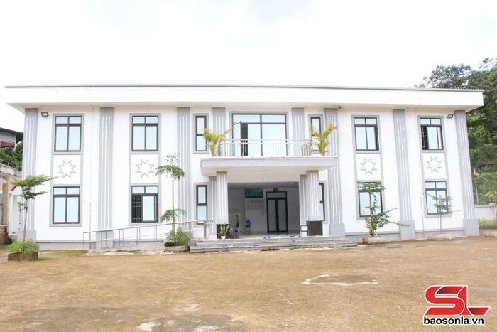 Trạm Y tế xã Mường Giôn được đầu tư xây dựng khang trang.