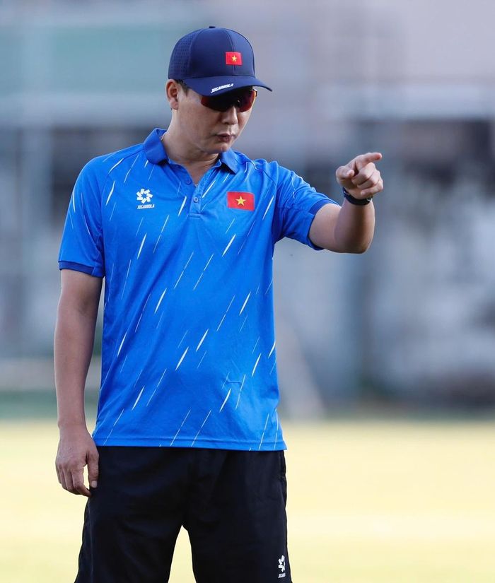 HLV Kim Sang Sik được kỳ vọng sẽ giúp U22 Việt Nam có thành tích tốt hơn so với chiếc HCĐ ở SEA Games 32. Ảnh: Tuấn Phạm