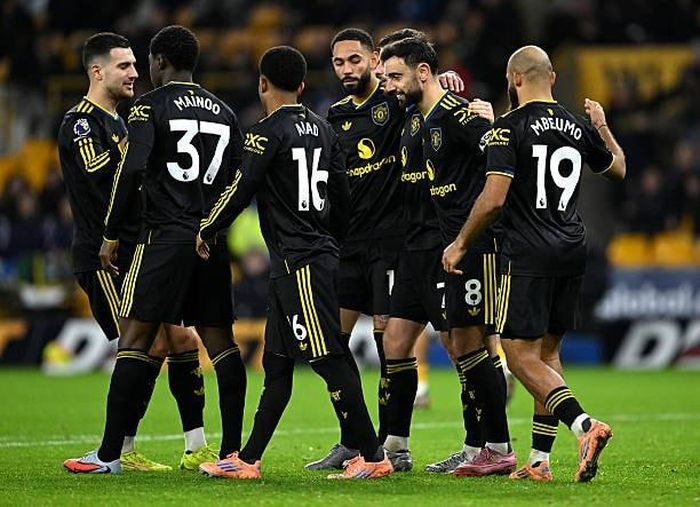 Manchester United có màn thị uy sức mạnh trước Wolverhampton Wanderers.