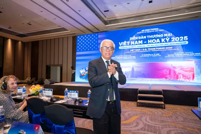 Nguyên Thứ trưởng Bộ Ngoại giao, nguyên Đại sứ đặc mệnh toàn quyền Việt Nam tại Hoa Kỳ Phạm Quang Vinh tại diễn đàn. Ảnh: Nguyễn Linh