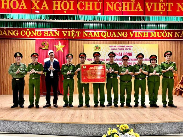 Các đơn vị thực hiện ký kết cam kết thực hiện hiệu quả phong trào thi đua