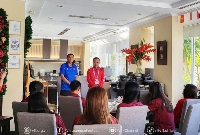 Lãnh đạo đoàn thể thao Việt Nam thăm và động viên ĐT nữ Quốc gia