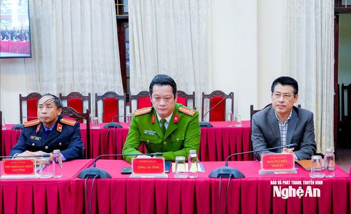Các đại biểu tham dự hội nghị tại điểm cầu tỉnh Nghệ An. Ảnh: Phạm Bằng