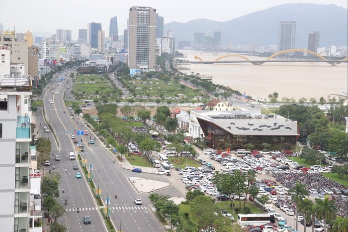 Thành phố cần hướng đến khai thác quỹ đất gắn với cam kết trách nhiệm của đơn vị trúng đấu giá đất về đầu tư hạ tầng xã hội, môi trường... Ảnh: HOÀNG HIỆP