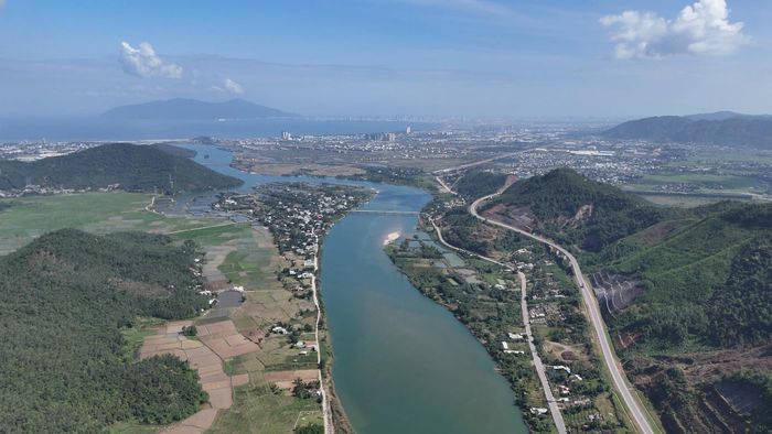 Thành phố đang chuẩn bị quỹ đất và đầu tư các dự án kết nối để phục vụ kêu gọi đầu tư các dự án thuộc Khu thương mại tự do Đà Nẵng. Ảnh: HOÀNG HIỆP