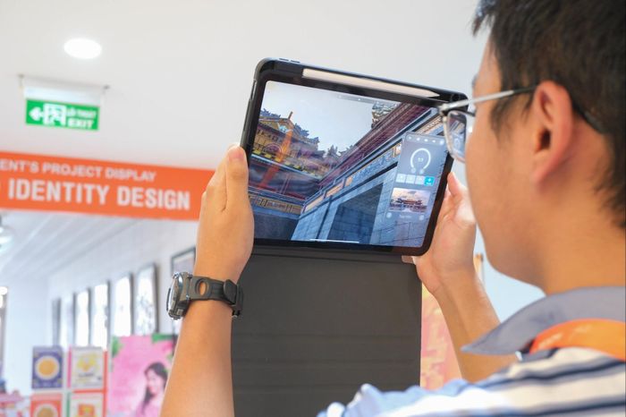 Trải nghiệm giá trị văn hóa - lịch sử qua dự án công nghệ sáng tạo của người trẻ. Ảnh: PHAN VINH