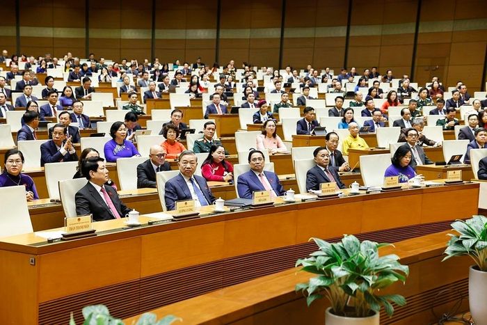 Tổng Bí thư Tô Lâm cùng các đồng chí lãnh đạo, nguyên lãnh đạo Đảng, Nhà nước và đại biểu dự bế mạc kỳ họp. Ảnh: Doãn Tấn - TTXVN