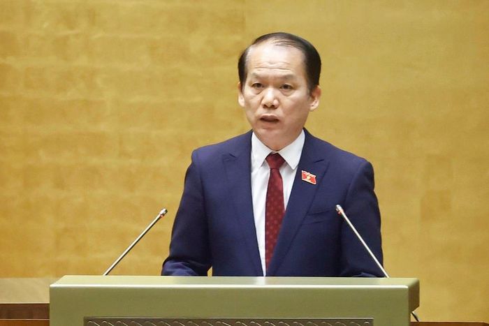 Ủy viên Ủy ban Thường vụ Quốc hội Hoàng Thanh Tùng trình bày dự thảo Nghị quyết về tổng kết công tác nhiệm kỳ 2021-2026 của Quốc hội, Chủ tịch nước, Chính phủ, Tòa án nhân dân tối cao, Viện kiểm sát nhân dân tối cao, Kiểm toán Nhà nước. Ảnh: Doãn Tấn - TTXVN