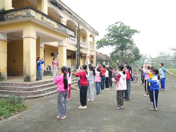 Một hoạt động ngoài giờ lên lớp của các em học sinh. Ảnh: Mỹ Hà