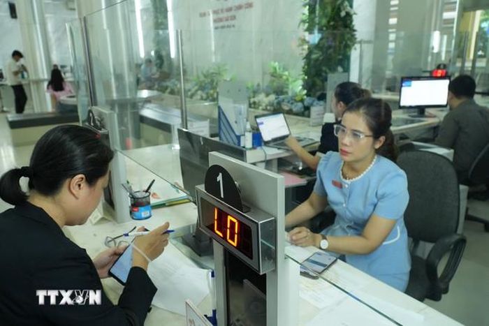 Triển khai việc chứng thực điện tử phục vụ người dân Thành phố Hồ Chí Minh. (Ảnh: Hữu Duyên/TTXVN)