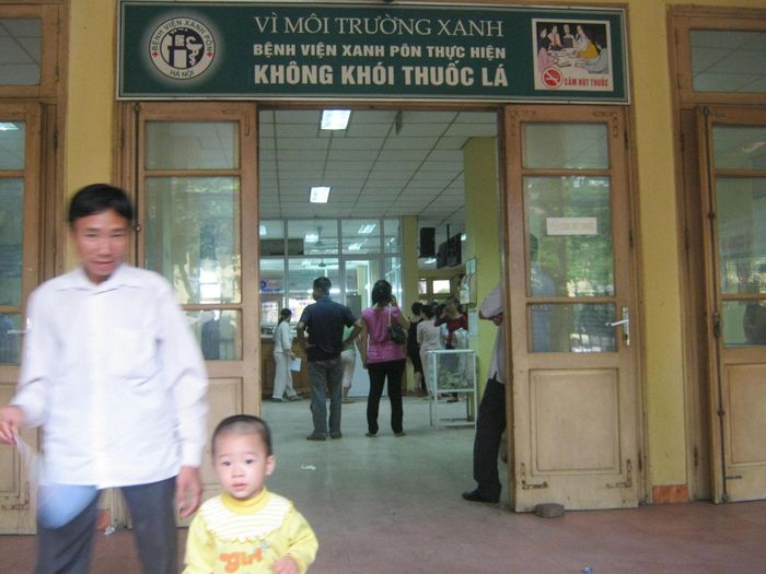 Các cơ sở y tế đang thể hiện vai trò tiên phong trong phòng, chống tác hại của thuốc lá. Ảnh: N.Lộc