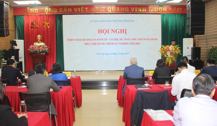 Hội nghị triển khai kế hoạch kinh tế - xã hội, dự toán thu, chi ngân sách, biên chế hành chính sự nghiệp năm 2026 của phường Vĩnh Tuy. Ảnh: Đình Hiệp