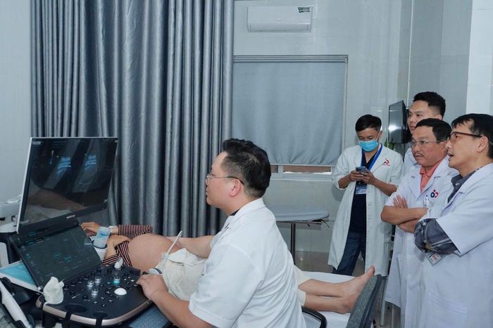  Hội chẩn trực tiếp trên siêu âm cho sản phụ - Ảnh BVCC 