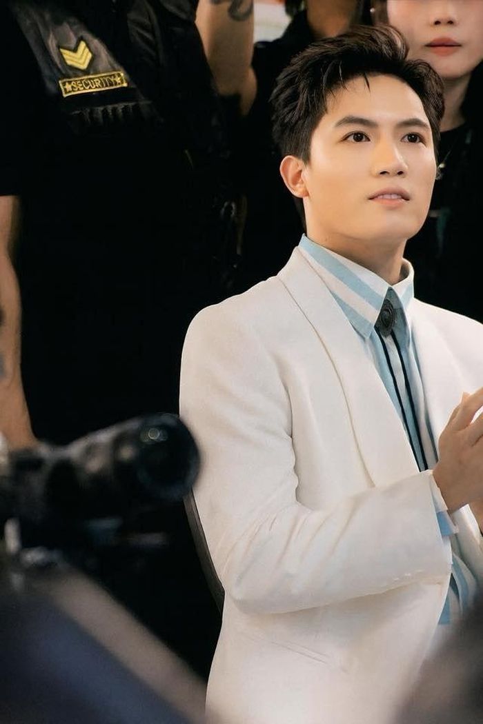 Một trong những sản phẩm chỉnh sửa khiến LyLy biến mất khỏi chính bức ảnh của mình.