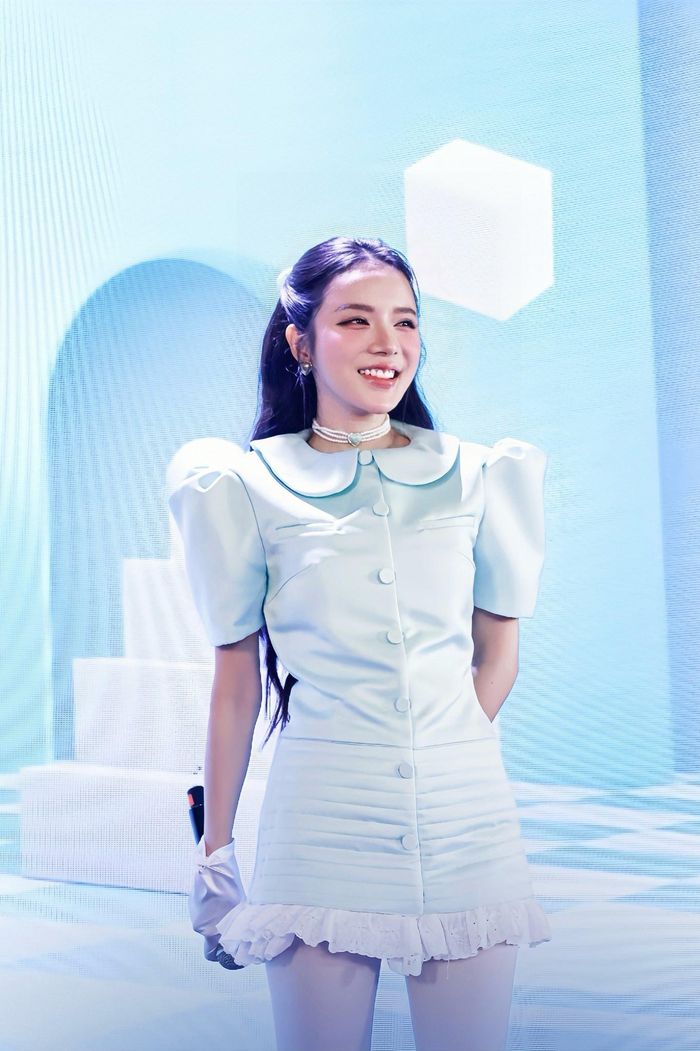 Sự việc cũng dấy lên lời kêu gọi người dùng mạng xã hội nên tỉnh táo trước những hình ảnh đã qua chỉnh sửa, tránh gây ra những hiểu lầm không đáng có.