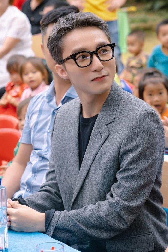 Sơn Tùng ghi điểm vì hoạt động nghệ thuật chăm chỉ và luôn hướng về cộng đồng, thực hiện các dự án nhân văn